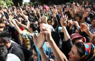 تظاهرات مقابل استانداری اصفهان: سوریه را رها کن فکری به حال ما کن