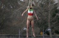 اعتراض به سفر حسن روحانی: یک زن نیمه برهنه خود را از پل حلقه‌آویز کرد