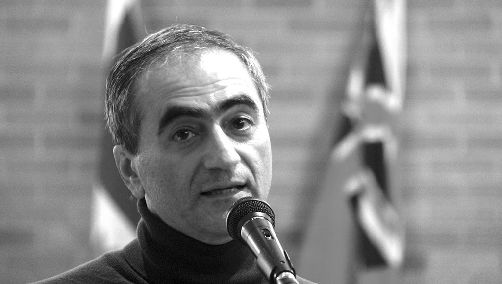 دکتر مهرداد وهابی در جلسه کانون کتاب تورنتو: «صنعت نفت ایران باید دوباره ملی شود»!