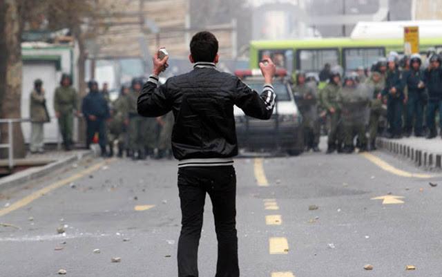 احمد مقیمی: ما مردم رنجدیده ایران، محکوم به انقلاب هستیم!